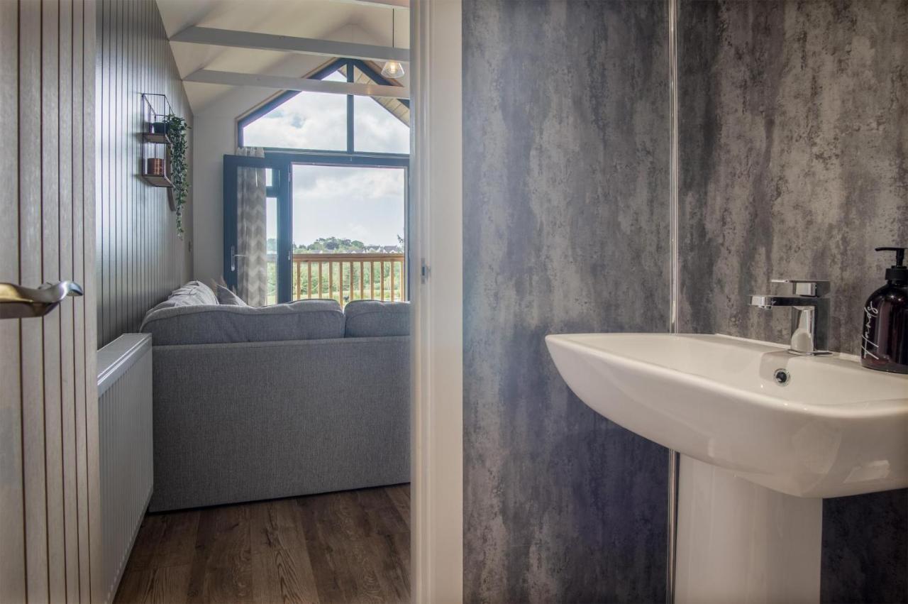 Cabin In The Woods - 1 Bedroom Lodge - Kilgetty Stepaside  Ngoại thất bức ảnh