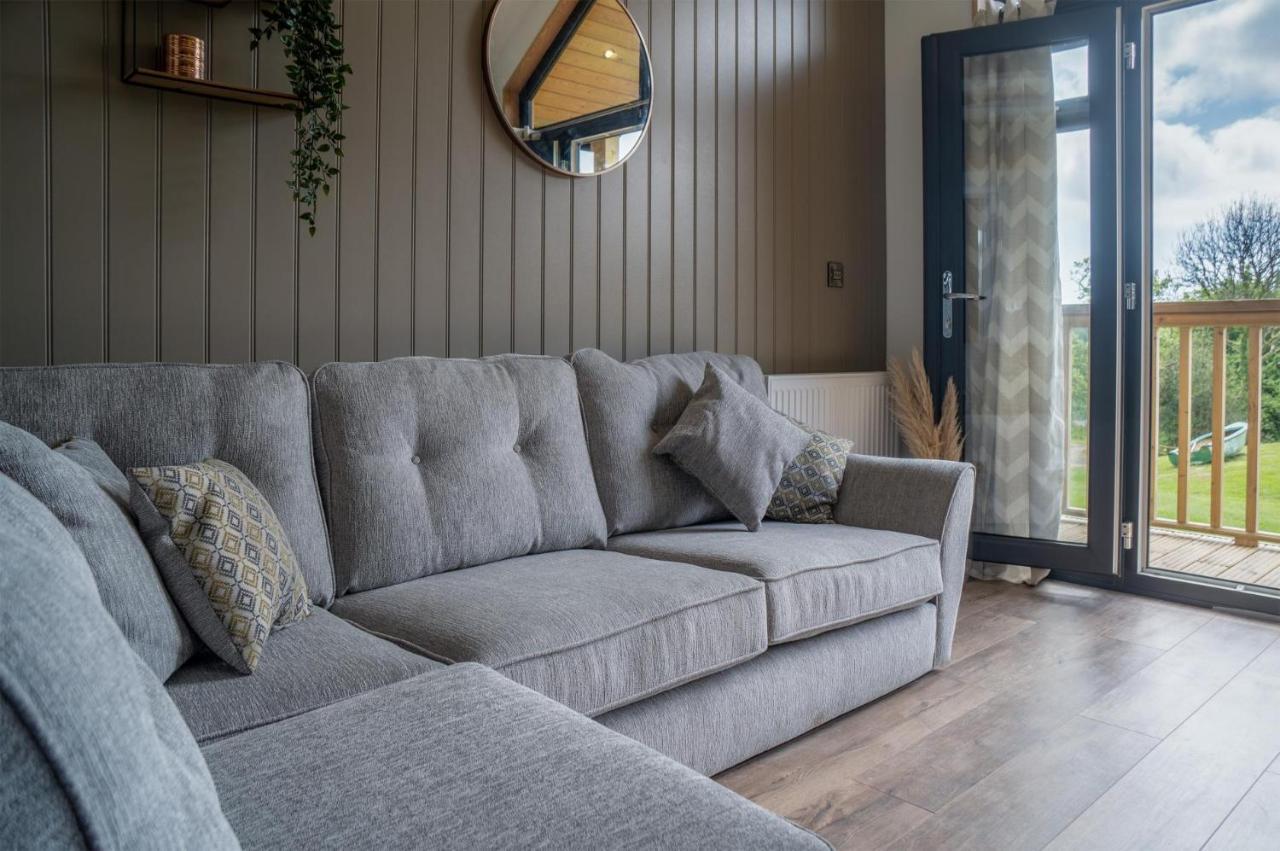 Cabin In The Woods - 1 Bedroom Lodge - Kilgetty Stepaside  Ngoại thất bức ảnh